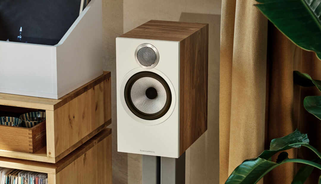 Bowers & Wilkins 606 S3 bookshelf speaker from HAP