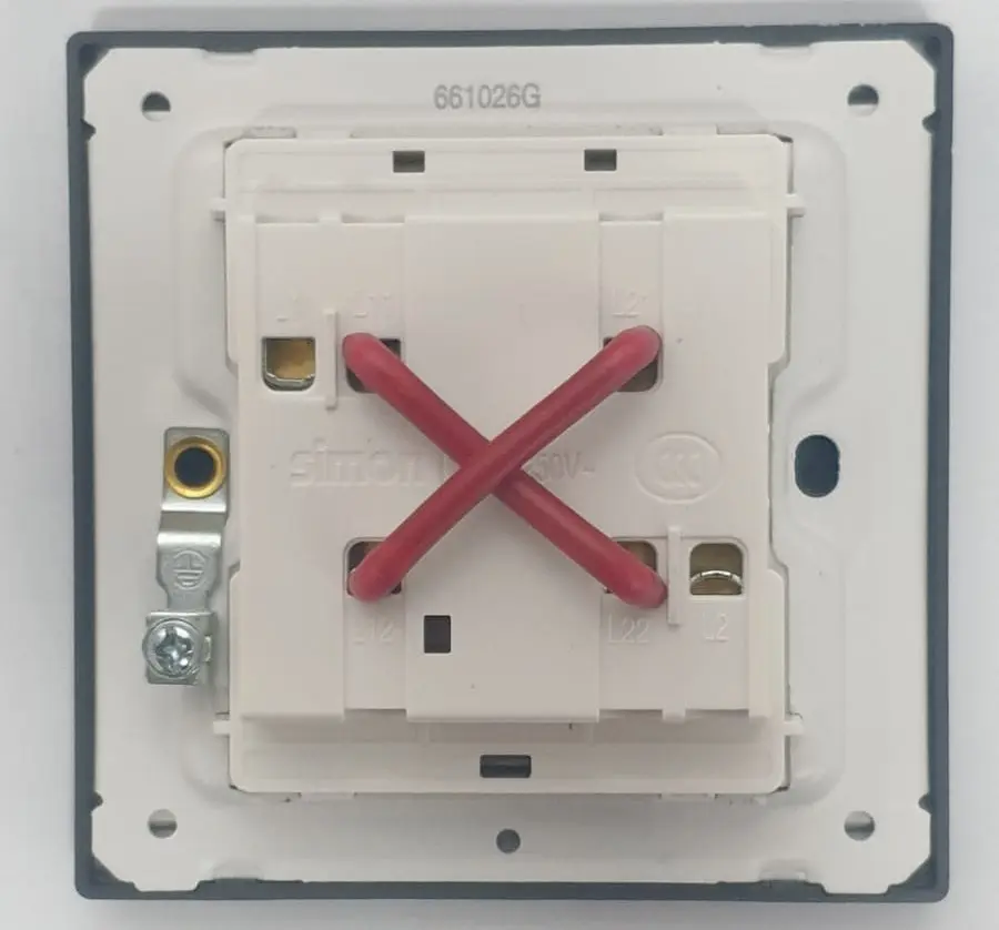 SIMON 661026 1gang Intermediate Switch.webp