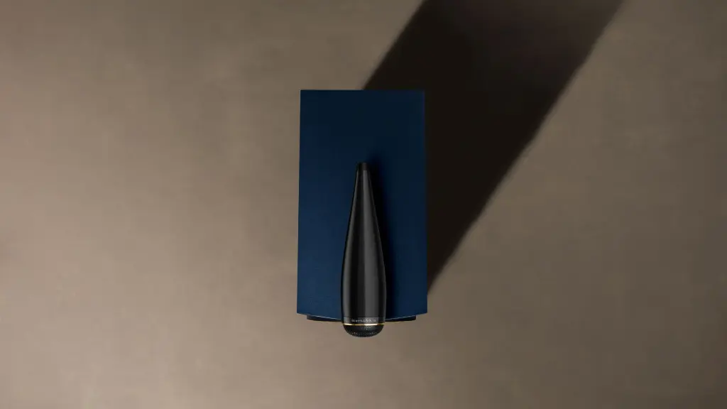 B&W - 702 S3 Signature Midnight Blue Metallic Beauty 6 - 16x9.webp